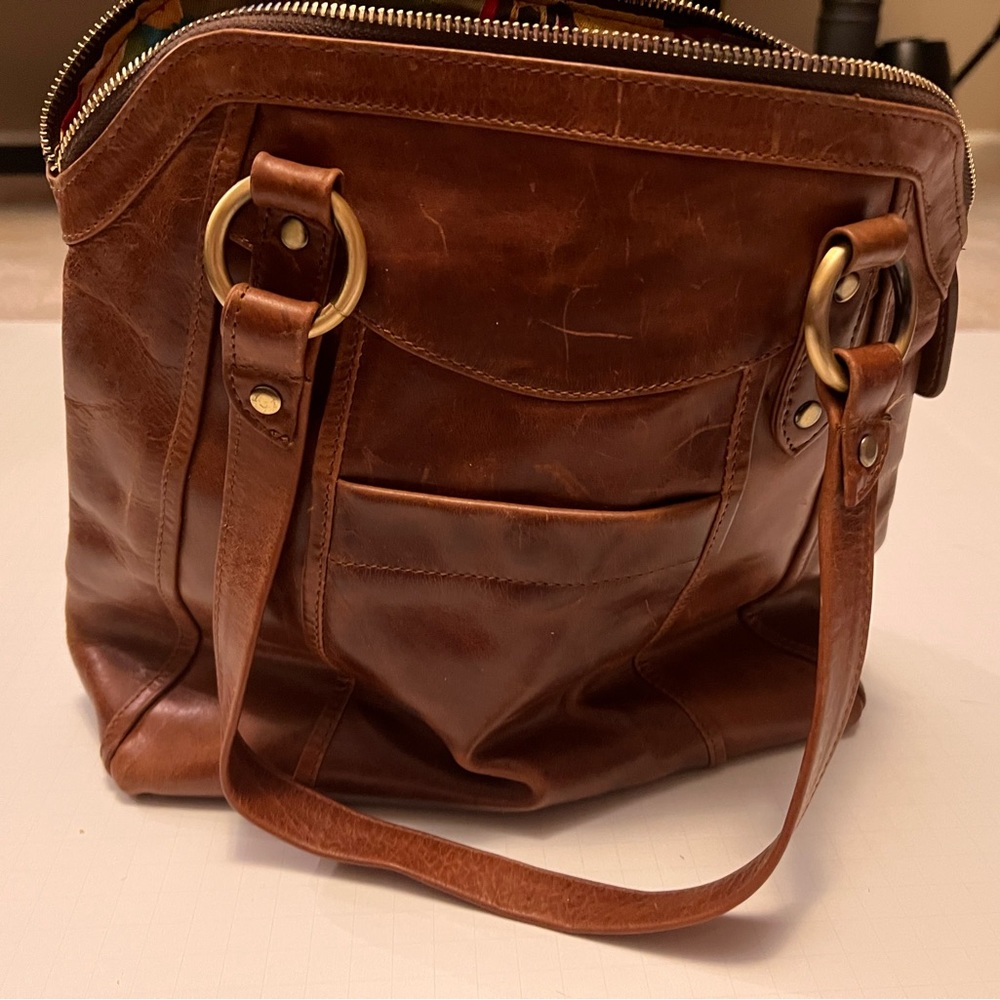 Brown leather bag -used. Fabric lined.